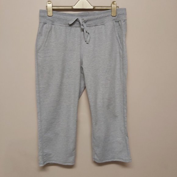 NWOT Hanes Women's Soft French Terry Capri Pants - Picture 5 of 10